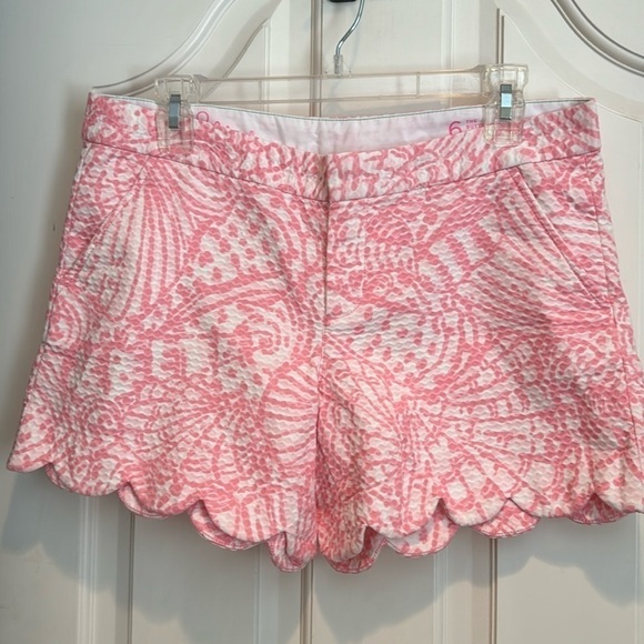 Lilly Pulitzer Pants - Lilly Pulitzer pink and white scalloped shorts